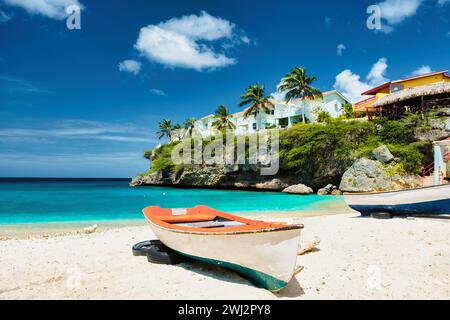 Playa Lagun Beach Cliff Curacao, Lagun Beach Curacao eine kleine Insel in der Karibik Stockfoto