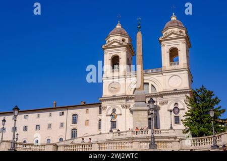 Rom, IT - 11. August 2023: Institut Heiliges Herz Trinita dei Monti Stockfoto