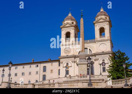 Rom, IT - 11. August 2023: Institut Heiliges Herz Trinita dei Monti Stockfoto