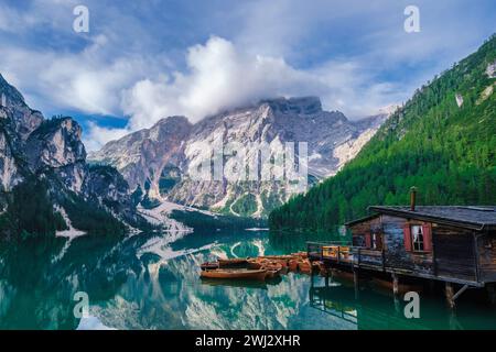 Pragser Wildsee oder Pragser Pragser Wildsee in den Dolomiten Stockfoto