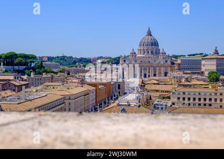 Rom, IT - 11. August 2023: Blick von oben auf den Vatikan und den Petersdom Stockfoto