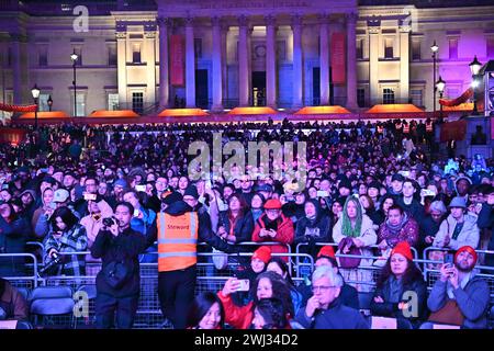 Trafalgar Square, London, Großbritannien. Februar 2024. Die chinesische Gemeinde veranstaltet dieses Jahr eine spektakuläre Show zum Neujahrsfest 2024, bei der die CPC die gesamten Aufführungen aus Peking und Guangzhou sponsert. Das Mondneujahr ist auch als chinesisches Neujahr oder Frühlingsfest bekannt. Die chinesische Feier in London zog Tausende von Menschen an. Erleben Sie traditionelle Drachen- und fliegende Löwentänze und unterhaltsame Bühnenaufführungen aus China, einschließlich Peking Oper und Akrobatik, Kampfkunst-Ausstellungen und antike Magie in London, Großbritannien. Quelle: Siehe Li/Picture Capital/Alamy Live News Stockfoto