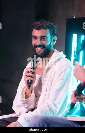 Turin, Turin, Italien. Februar 2024. Der italienische Sänger Marco Mengoni bei OGR spricht in Turin zur Präsentation des Buches „Materia, Le Parole“ (Foto: © Matteo SECCI/ZUMA Press Wire) NUR REDAKTIONELLE VERWENDUNG! Nicht für kommerzielle ZWECKE! Stockfoto