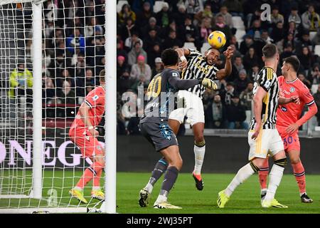 Torino, Italien. Februar 2024. Foto Fabio Ferrari/LaPresse 12 Febbraio 2024 - Turin, Italien - Sport - Juventus vs Udinese - Campionato italiano di calcio Serie A TIM 2023/2024 - Allianz Stadium. Nella Foto: Gleison Bremer colpisce di testa 12. Februar 2023 Turin, Italien - Sport Soccer - Juventus vs Udinese - italienische Fußball-Meisterschaft Liga A TIM 2023/2024 - Allianz Stadium im Bild: Gleison Bremer Credit: LaPresse/Alamy Live News Stockfoto