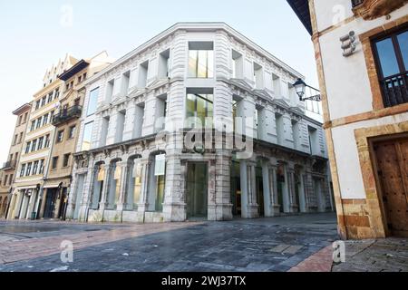 Oviedo, Asturien, Spanien. Museum der Schönen Künste von Asturien. Schloss Velarde, Haus Oviedo-Portal, Erweiterung des Hauses Solís-Carbajal Stockfoto