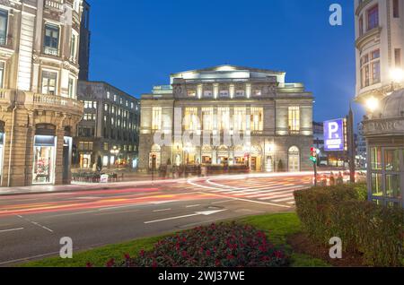 Oviedo, Asturien, Spanien. Das Theater Campoamor ist das 1892 gegründete Opernhaus. Hier findet die Verleihung der Prinzessin von Asturien statt. Nacht Stockfoto