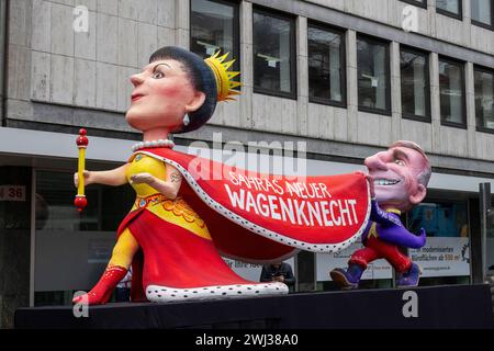 Düsseldorf, Deutschland. 12. Februar 2024. Der ehemalige ob von Düsseldorf, Thomas Geisel, ist Sahra Wagenknechts neuer Wagenknecht. Mottowagen von Jacques Tilly beim Rosenmontagszug 2024 in Düsseldorf. Stockfoto