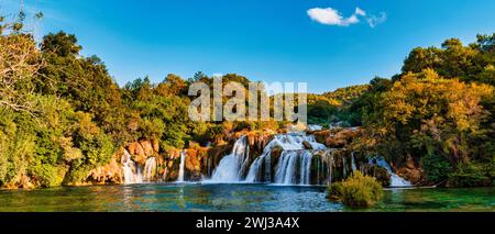 KRKA Wasserfälle Kroatien im Sommer, krka Nationalpark Kroatien an einem hellen Sommerabend im Park Stockfoto