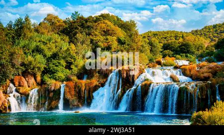 KRKA Wasserfälle Kroatien im Sommer, krka Nationalpark Kroatien an einem hellen Sommerabend im Park Stockfoto