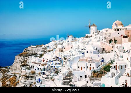 Santorini Oia Griechenland Europa, Sonnenuntergang im weißen Dorf Oia Santorini Stockfoto