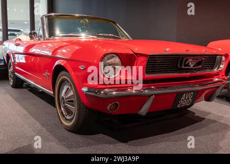 Sparkford.Somerset.Vereinigtes Königreich.7. Januar 2024.A 1966 Ford Mustang ist im Haynes Motor Museum in Somerset zu sehen Stockfoto