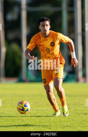 Albufeira, Portugal. Februar 2024. Sami Bouhoudane aus den Niederlanden während des Algarve Cup-Spiels zwischen Portugal U17 und den Niederlande U17 am 10. Februar 2024 in Albufeira, Portugal Credit: Orange Pics BV/Alamy Live News Stockfoto