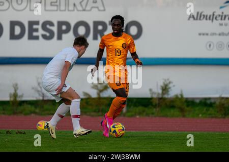 Albufeira, Portugal. Februar 2024. Jesaja Mustapha aus den Niederlanden während des Algarve Cup-Spiels zwischen Portugal U17 und den Niederlande U17 am 10. Februar 2024 in Albufeira, Portugal Credit: Orange Pics BV/Alamy Live News Stockfoto