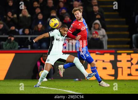 Chelsea's Christopher Nkunku und Crystal Palace's Joachim Andersen (rechts) kämpfen um den Ball während des Premier League-Spiels im Selhurst Park, London. Bilddatum: Montag, 12. Februar 2024. Stockfoto