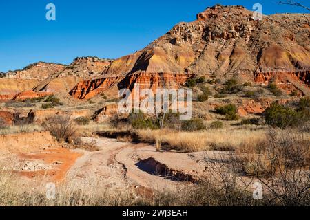 Foto vom Lighthouse Trail im Palo Duro Canyon State Park, Texas an einem angenehmen Winternachmittag. Stockfoto