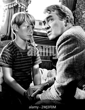 Billy Mumy und James Stewart aus dem Film Dear Brigitte aus dem Jahr 1965 Stockfoto