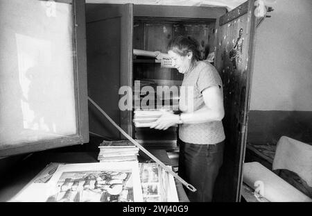 Andreiasu, Kreis Vrancea, Rumänien, 1992. Lehrer in einer ein-Zimmer-Schule in einem abgelegenen Dorf. Stockfoto