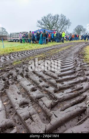 Februar 2024: Der Stretton Young Farmers Club veranstaltete einen Traktor-Lauf um die Dörfer von Warrington, der der British Heart Foundation zugute kam Stockfoto