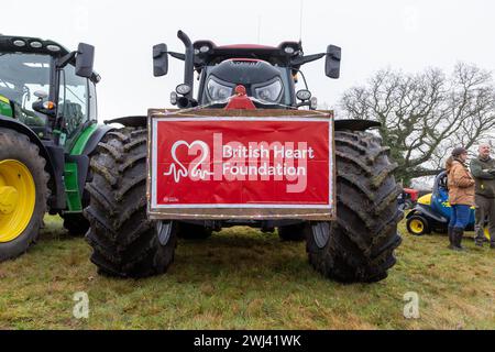 Februar 2024: Der Stretton Young Farmers Club veranstaltete einen Traktor-Lauf um die Dörfer von Warrington, der der British Heart Foundation zugute kam Stockfoto