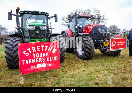 Februar 2024: Der Stretton Young Farmers Club veranstaltete einen Traktor-Lauf um die Dörfer von Warrington, der der British Heart Foundation zugute kam Stockfoto