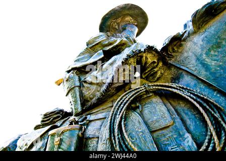 Pioneer Plaza Cattle Drive ist das weltweit größte Bronzemonument. Die Skulpturen eines Rindertriebs von Langhornschafen und Cowboys zu Pferd Stockfoto