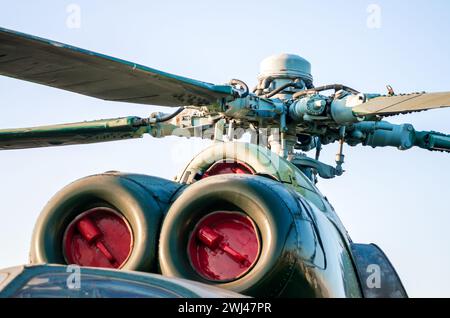 Motor mit Helikopterpropellerblättern in Nahaufnahme Stockfoto
