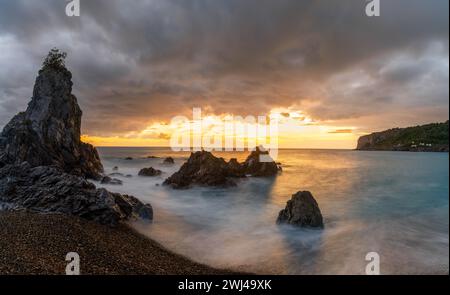 Sonnenuntergang am Praia a Mare an der Coasta di Maratea im Südwesten Italiens Stockfoto