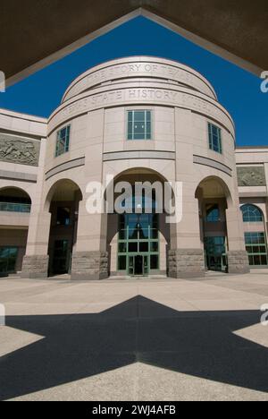 Bob Bullock Texas State History Museum, erbaut 2001 - Lone Star Skulptur ist 35 Meter hoch und 8 Fuß über dem Boden - Austin, Texas Stockfoto