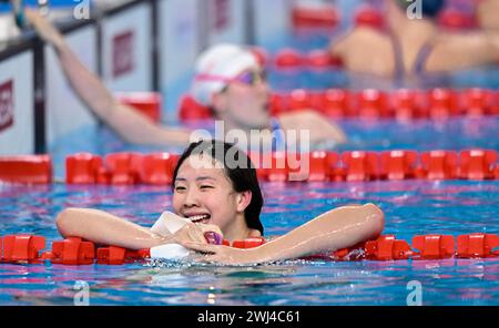 Doha, Katar. Februar 2024. Tang Qianting aus China reagiert auf das 100-m-Halbfinale des Schwimmturniers der Frauen bei der Aquatikweltmeisterschaft 2024 in Doha, Katar, 12. Februar 2024. Quelle: Xia Yifang/Xinhua/Alamy Live News Stockfoto