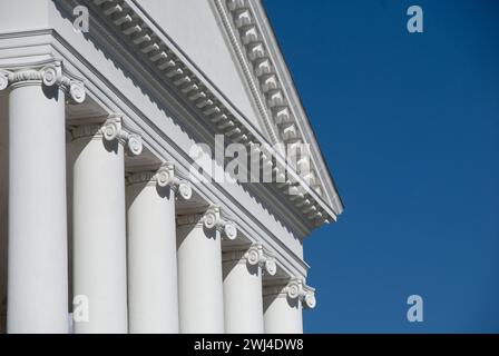 Säulen des Virginia State Capitol - neoklassizistische Struktur wurde von Thomas Jefferson, dem 2. US-Präsidenten, entworfen Stockfoto