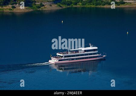 Aus der Vogelperspektive des Ausflugsbootes Edersee Star auf dem Edersee, Edertalsperre, Hessen, Deutschland, Europa Stockfoto