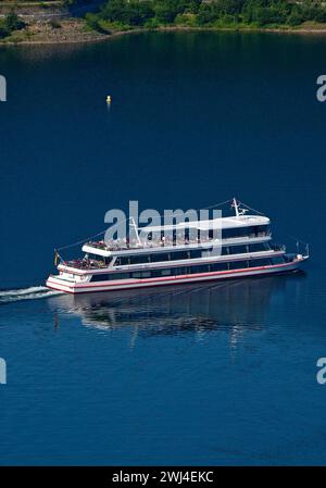 Aus der Vogelperspektive des Ausflugsbootes Edersee Star auf dem Edersee, Edertalsperre, Hessen, Deutschland, Europa Stockfoto