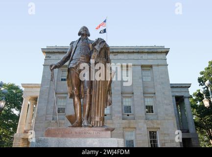 Bronzestatue des ersten US-Präsidenten George Washington (eine von sechs, die William Hubbard aus einer Form von Jean-Antoine Houdons Marmorstatue gegossen hat Stockfoto