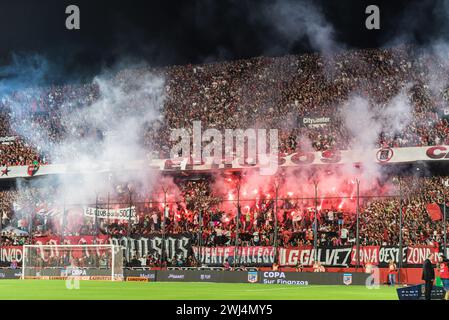 Rosario, Argentinien. Februar 2024. Newells Old Boys Fans beim Liga Profesional de Fútbol Spiel zwischen Newells Old Boys und Racing Club im Estadio Marcelo Bielsa. Quelle: Mateo Occhi (Sporteo) / Alamy Live News Stockfoto