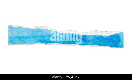 Gerissenes blaues Aquarellpapier auf weißem Hintergrund mit Beschneidungspfad Stockfoto