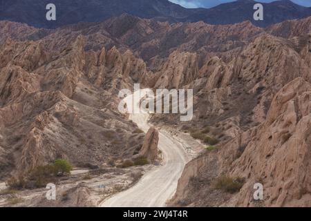 Die Ruta Nacional 40 ist die längste Nationalstraße Argentiniens und eine beliebte Reiseroute mit spektakulären Landschaften Stockfoto