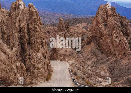 Die Ruta Nacional 40 ist die längste Nationalstraße Argentiniens und eine beliebte Reiseroute mit spektakulären Landschaften Stockfoto