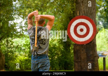 Axt werfen, Linn County Logger Jamboree, Linn County Pioneer Picknick, Pionierpark, Brownsville, Oregon Stockfoto