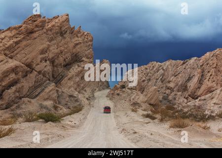 Die Ruta Nacional 40 ist die längste Nationalstraße Argentiniens und eine beliebte Reiseroute mit spektakulären Landschaften Stockfoto