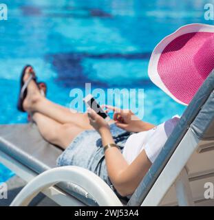 Frau auf der Sonnenbank Stockfoto