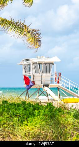 Rettungsschwimmstation am Strand in Fort Lauderdale, Florida, USA Stockfoto