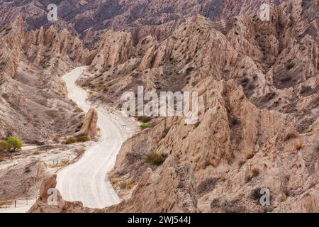 Die Ruta Nacional 40 ist die längste Nationalstraße Argentiniens und eine beliebte Reiseroute mit spektakulären Landschaften Stockfoto