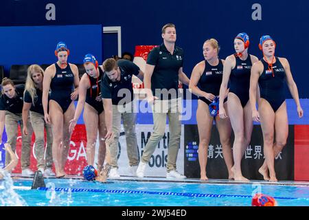 Doha, Katar. Februar 2024. DOHA, KATAR - 12. FEBRUAR: Mannschaft der Niederlande beim Viertelfinale der Wasserpolo-Frauen zwischen Ungarn und den Niederlanden bei der Doha Aquatics World Championships 2024 im Aspire Dome am 12. Februar 2024 in Doha, Katar. (Foto: MTB-Photo/BSR Agency) Credit: BSR Agency/Alamy Live News Stockfoto