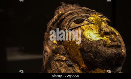 Eine Nahaufnahme von Königin Tiyes Kopf, einem altägyptischen Artefakt aus dem Neuen Museum Berlin Stockfoto