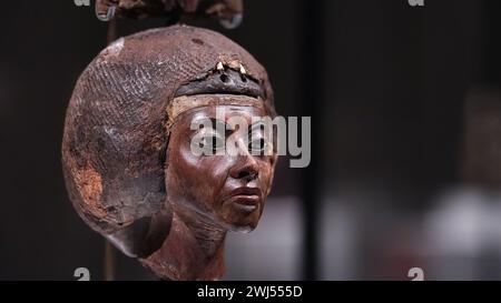 Eine Nahaufnahme von Königin Tiyes Kopf, einem altägyptischen Artefakt aus dem Neuen Museum Berlin Stockfoto