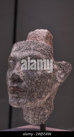 Antike ägyptische Artefakte aus dem Neuen Museum Berlin, die Amarna-Zeit der 18. Dynastie Ägyptens unter Pharao Aschenaten Stockfoto