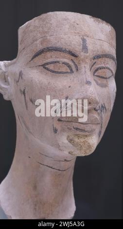 Eine unvollendete Büste der Königin Nefertiti aus der Amarna-Zeit (1353–1336 v. Chr.) Stockfoto