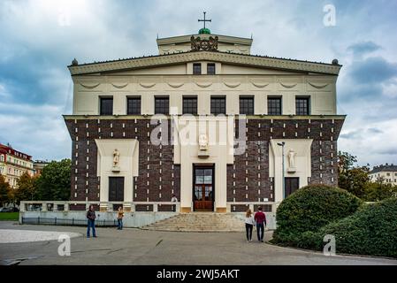 Praha, Tschechische Republik, 28 okt 2023, Kirche Kostel NejsvÄtÄjÅiho srdce PanÄ entworfen von plecnik *** Praha, Tschechische Republik, 28 okt 2023, Kirche Kostel NejsvÄtÄjÅiho srdce PanÄ entworfen von plecnik Copyright: XWolfgangxSimlingerx Stockfoto