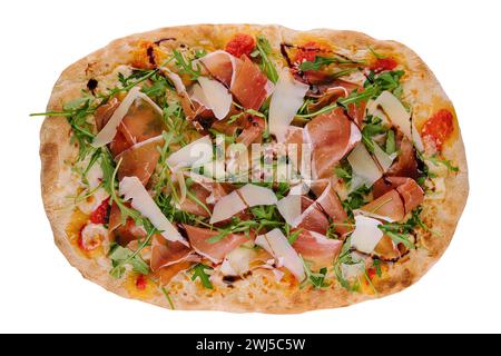 Frische Pizza Parma aus Parmesan, Schinken und Rucola Stockfoto