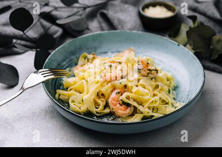 Italienische Pasta Fettuccine oder Tagliatelle mit Garnelen Stockfoto